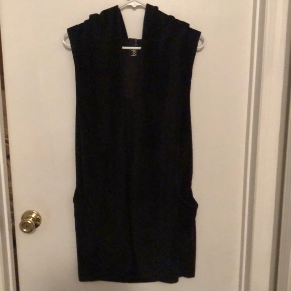 Black Bonded Faux Fur Vest with hood - Picture 2 of 5